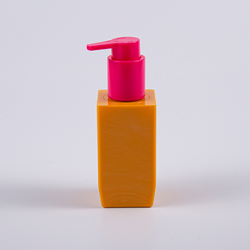 Mulighed for flere farver Firkantet form 50 ml PETG tyk væg lotionflaske med plastikpumpe Mulighed for flere farver Firkantet form 50 ml PETG tyk væg lotionflaske med plastikpumpe